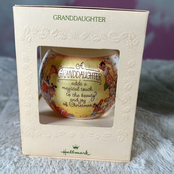 Vintage Hallmark Christmas Unbreakable Satin Ornament for Granddaughter 1981 NEW - Picture 4 of 8